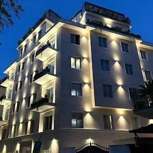 4* Hotel J Maluni